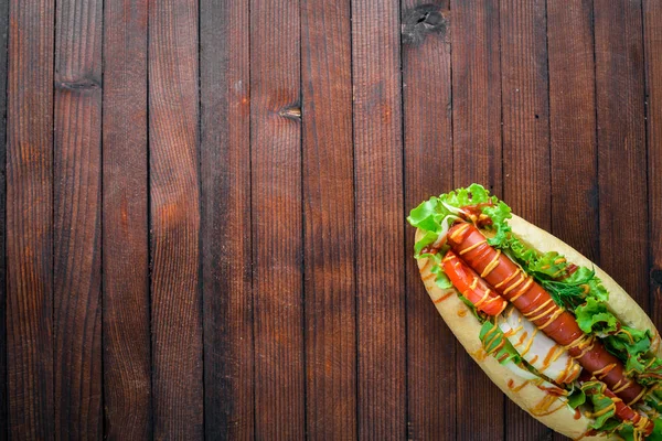 Hot dog con hierbas y especias — Foto de Stock