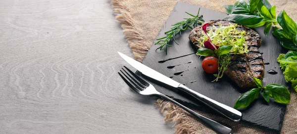 Izgarada pişmiş dana biftek