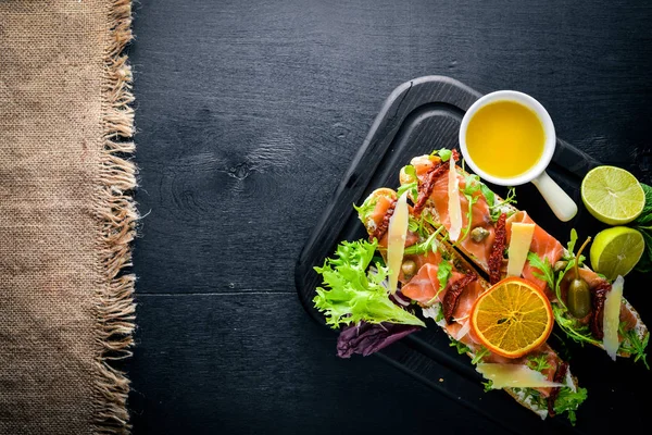 Otlar ile Somon Bruschetta