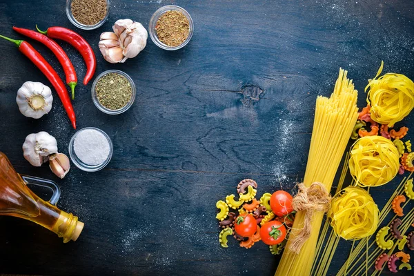 Makarna sebze, kiraz domates ile