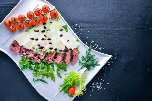 Parmesan peyniri ile pişmiş Dana eti