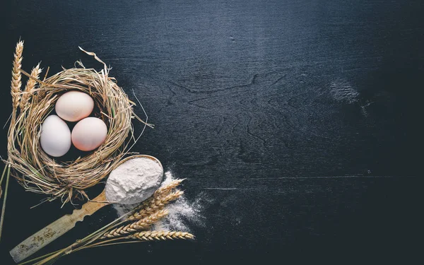 Bir oklava ile yumurta