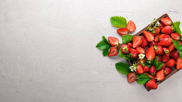Fresh strawberries. Healthy food. On Wooden background. Top view. Free space. — Stock Photo, Image