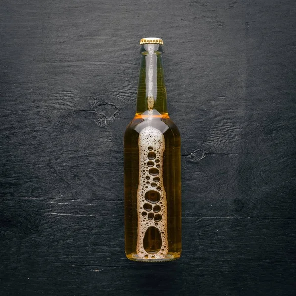 Bir şişe bira. Üstten Görünüm. Metin için boş alan.