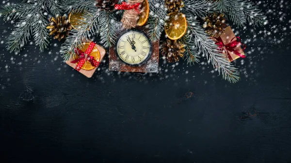 Clock. Christmas wooden background. New Year's holiday. Christmas motive. On a wooden surface. Top view. Free space for your text. — Stock Photo, Image