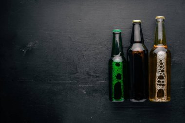 Bir şişe bira. Üstten Görünüm. Metin için boş alan.