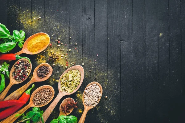 Various spices spoons on stone table. On a wooden board. Top view. Free space for your text. — Stock Photo, Image