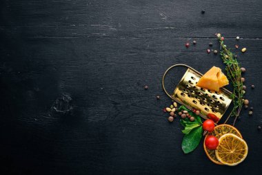 Yemek. İtalyan mutfağı. Üstten Görünüm. Metin için özgür yer. Ahşap bir arka plan üzerinde.