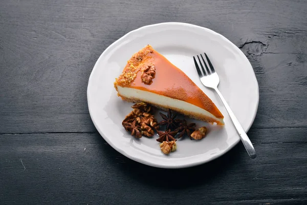 Süzme. Ahşap bir arka plan üzerinde. Üstten Görünüm. Metniniz için boş alan.