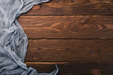 Ahşap arka plan üzerinde kumaş kaplama. Üstten Görünüm. Metniniz için boş alan.