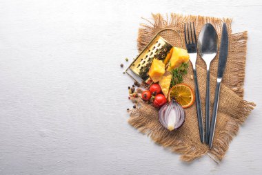 Yemek. İtalyan mutfağı. Üstten Görünüm. Metin için özgür yer. Ahşap bir arka plan üzerinde.