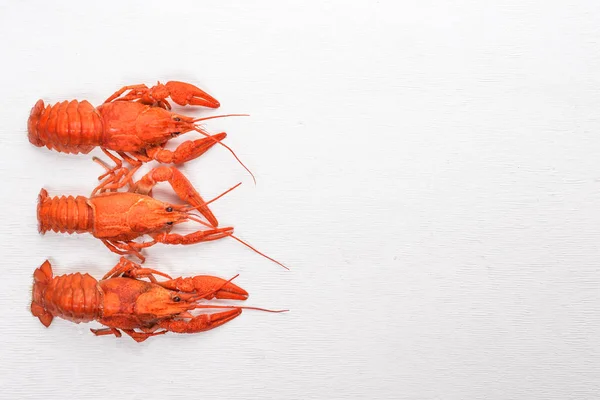 Du homard. Fruits de mer. Sur un fond en bois. Vue de dessus. Espace libre pour votre texte . — Photo