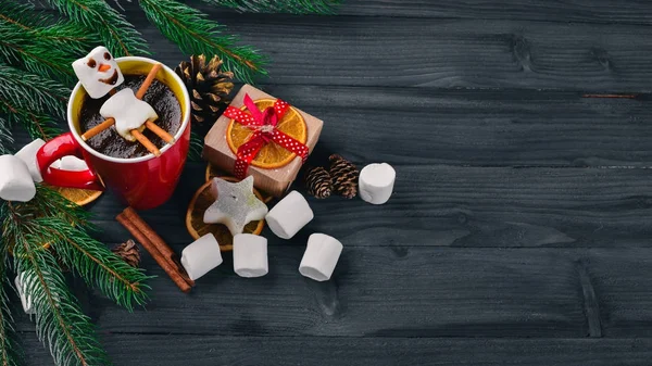 Christmas background with fir tree, hot chocolate and marshmallow. Top view with copy space — Stock Photo, Image