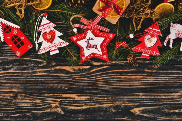 Fundo de Natal com árvore de Natal e decorações de árvore de Natal . — Fotografia de Stock