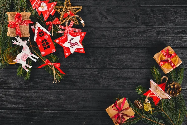 Fundo de Natal com árvore de Natal e decorações de árvore de Natal . — Fotografia de Stock