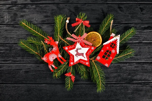 Fundo de Natal com árvore de Natal e decorações de árvore de Natal . — Fotografia de Stock