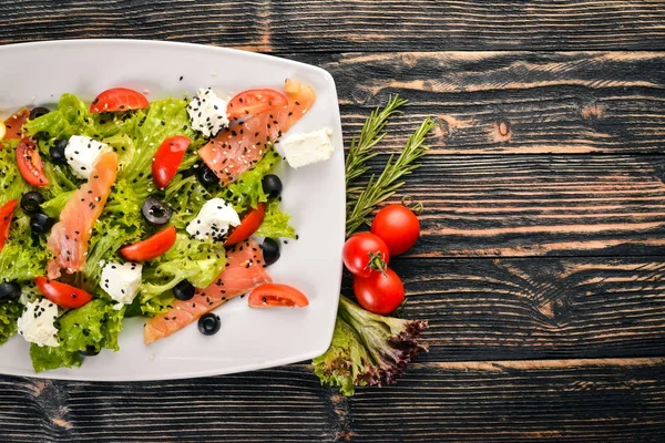 Salmon Salad Feta Cheese Salad Leaves Fresh Vegetables Plate Wooden — Stock Photo, Image