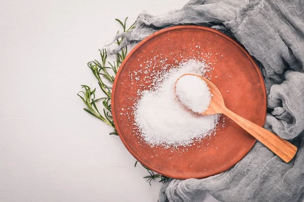 Sal Una Cuchara Madera Plato Sobre Fondo Madera Vista Superior —  Fotos de Stock