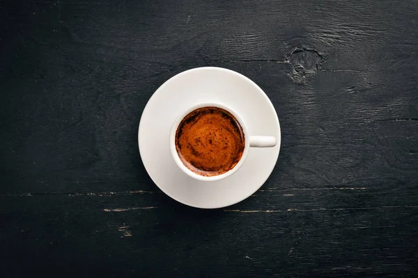 Een Kopje Espresso Koffie Een Donkere Houten Achtergrond Bovenaanzicht Vrije — Stockfoto