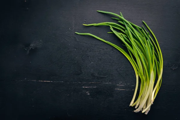 Verse Groene Een Houten Achtergrond Bovenaanzicht Vrije Ruimte Voor Tekst — Stockfoto