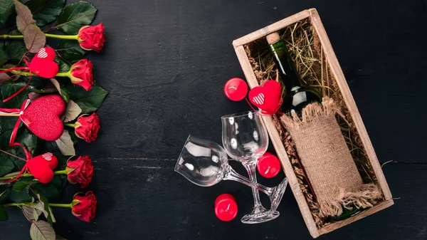 Una Botella Vino Tinto Ramo Rosas Rojas Día San Valentín — Foto de Stock