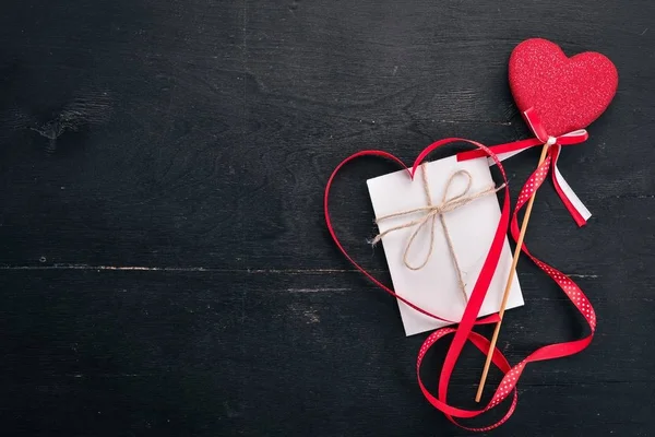 心の贈り物 バレンタインの日 木製の背景 平面図です テキストの無料スペース — ストック写真