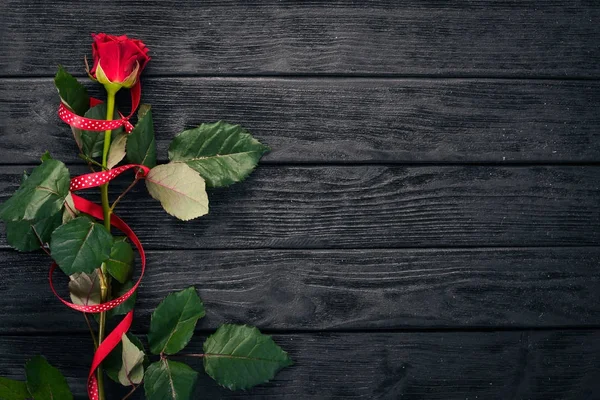 Vörös Rózsa Fából Készült Háttér Valentin Nap Szerelem Felülnézet Szabad — Stock Fotó