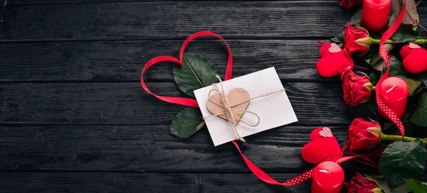 Uma Carta Para Ente Querido Envelope Uma Rosa Presente Fundo — Fotografia de Stock