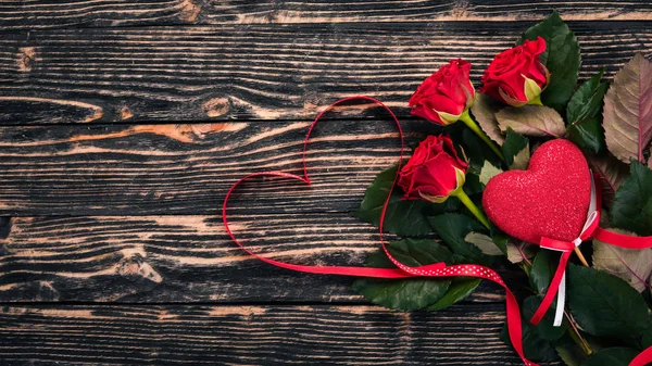 Banner Del Día San Valentín Rosas Regalo Sobre Fondo Madera —  Fotos de Stock