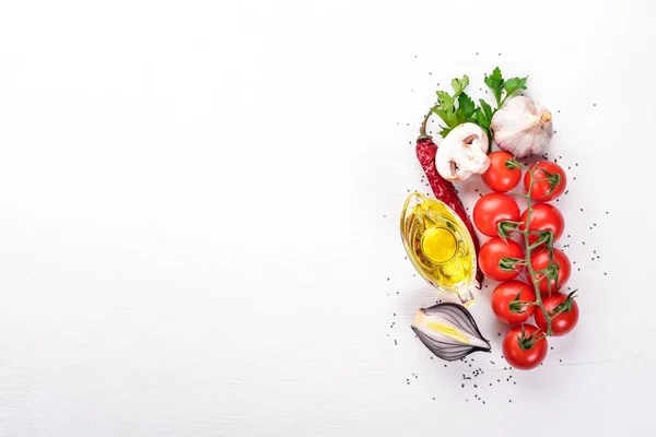 Cozinha Italiana Legumes Frescos Tomates Cereja Fundo Madeira Branco Vista — Fotografia de Stock