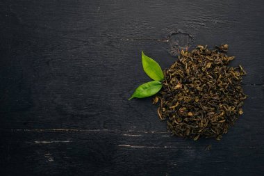 Yeşil çay Makinası. Ahşap bir arka plan üzerinde. Üstten Görünüm. Kopya alanı.