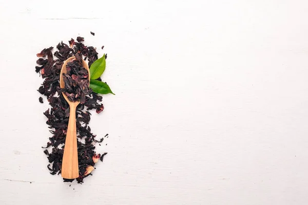 Hibiscus Çay Makinası Ahşap Bir Arka Plan Üzerinde Üstten Görünüm — Stok fotoğraf