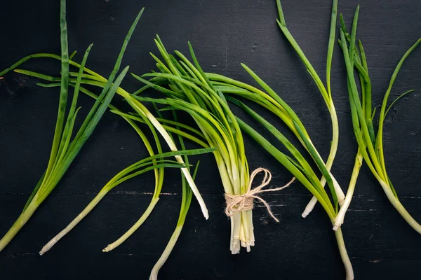 Verse Groene Een Houten Achtergrond Bovenaanzicht Vrije Ruimte Voor Tekst — Stockfoto