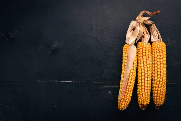 Getrockneter Mais Auf Einem Hölzernen Hintergrund Ansicht Von Oben Kopierraum — Stockfoto
