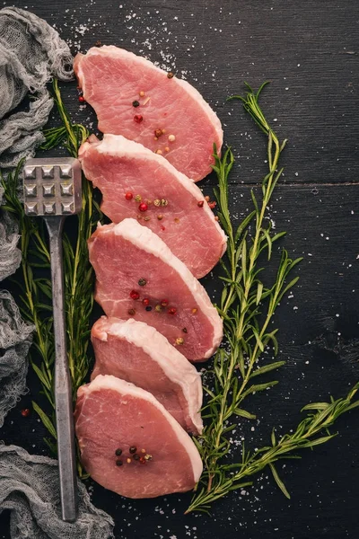 Raw Meat Beef Steak Rosemary Spices Black Wooden Background Top — Stock Photo, Image