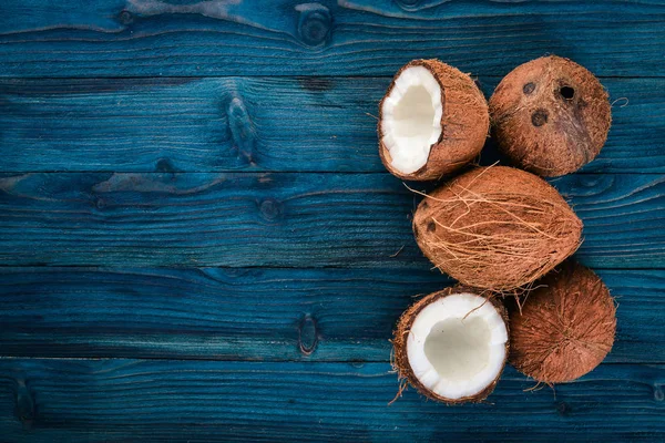 Kokos Dřevěné Pozadí Tropické Ovoce Ořechy Pohled Shora Volné Místo — Stock fotografie