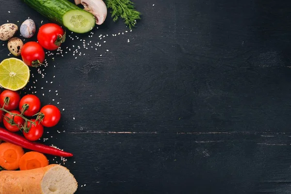 Preparación Para Cocinar Tomates Cherry Baguette Huevos Codorniz Pepino Champiñones — Foto de Stock