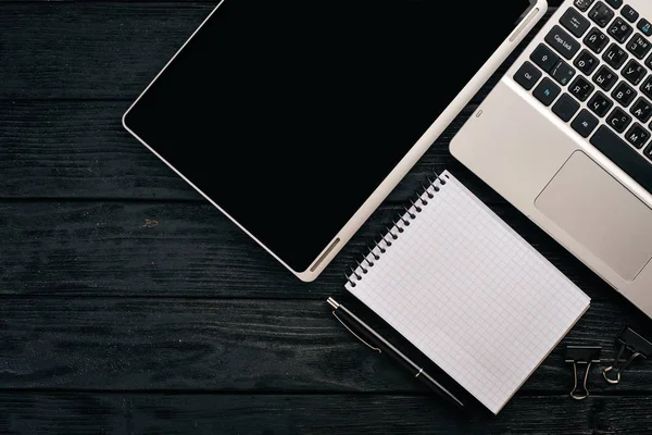 İş geçmişi. Laptop, notebook, tablet. Üstten Görünüm. Metin için boş alan.