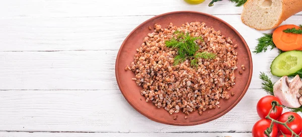 Fagópiro Uma Chapa Com Verduras Frescas Fundo Madeira Vista Superior — Fotografia de Stock