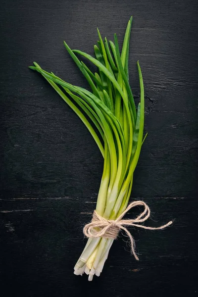 Verse Groene Een Houten Achtergrond Bovenaanzicht Vrije Ruimte Voor Tekst — Stockfoto