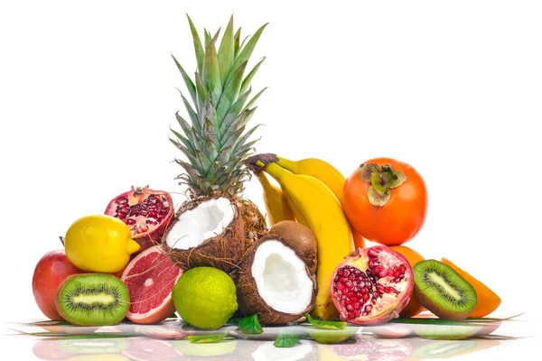 Frutas Tropicales Frescas Piña Coco Kiwi Naranja Granada Pomelo Sobre — Foto de Stock