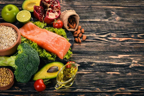 Gezonde Voeding Vis Zalm Avocado Broccoli Verse Groenten Noten Vruchten — Stockfoto