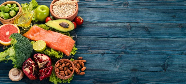 Gezonde Voeding Vis Zalm Avocado Broccoli Verse Groenten Noten Vruchten — Stockfoto