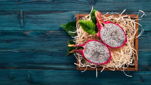 Fruta Del Dragón Frutas Tropicales Sobre Fondo Madera Vista Superior — Foto de Stock