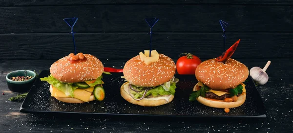 Définir Les Hamburgers Avec Poisson Viande Des Légumes Vue Dessus — Photo