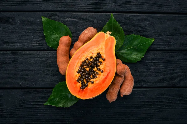 Papaja Ramboetan Vers Tropisch Fruit Een Houten Achtergrond Bovenaanzicht Kopiëren — Stockfoto