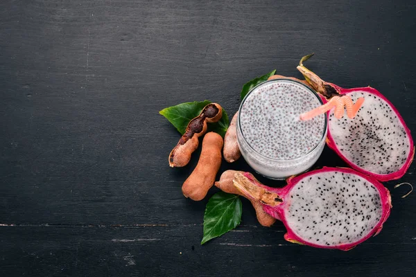 Dragon Fruit Cocktail Chia Seeds Frutta Tropicale Fresca Uno Sfondo — Foto Stock