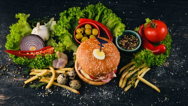 Burger Boeuf Aux Œufs Caille Légumes Vue Dessus Libérez Espace — Photo