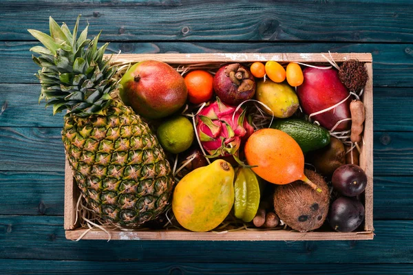 Tropical Fruit Wooden Box Papaya Dragon Fruit Rambutan Tamarind Cactus — Stock Photo, Image