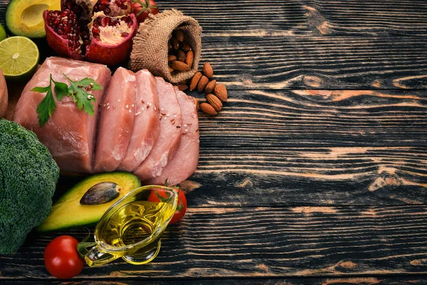 Здоровое Питание Сырое Мясо Авокадо Брокколи Свежие Овощи Орехи Фрукты — стоковое фото
